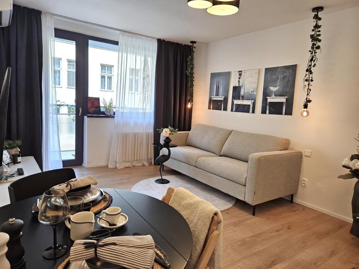 Design Apt In Old Town-Free Parking-Balcony 브라티슬라바 외부 사진