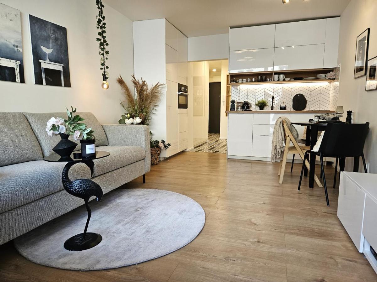 Design Apt In Old Town-Free Parking-Balcony 브라티슬라바 외부 사진