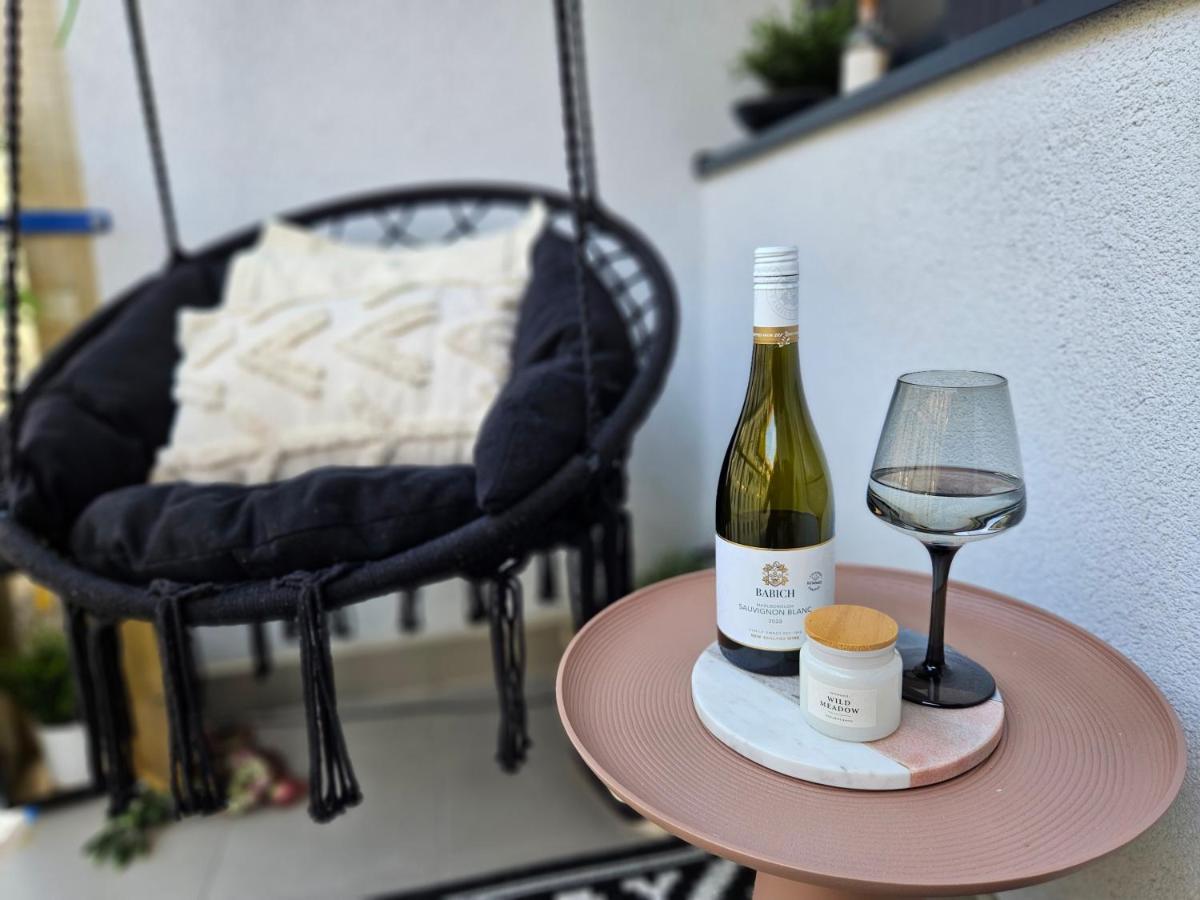 Design Apt In Old Town-Free Parking-Balcony 브라티슬라바 외부 사진